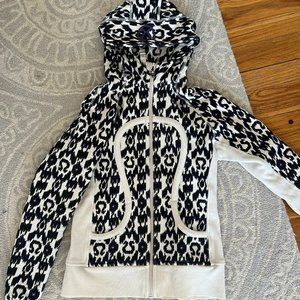 Lululemon Full Zip hoodie Size 6